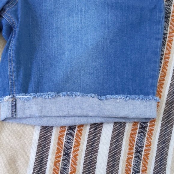 EST 1946 Denim Shorts with Floral Embroidery - Picture 5 of 6